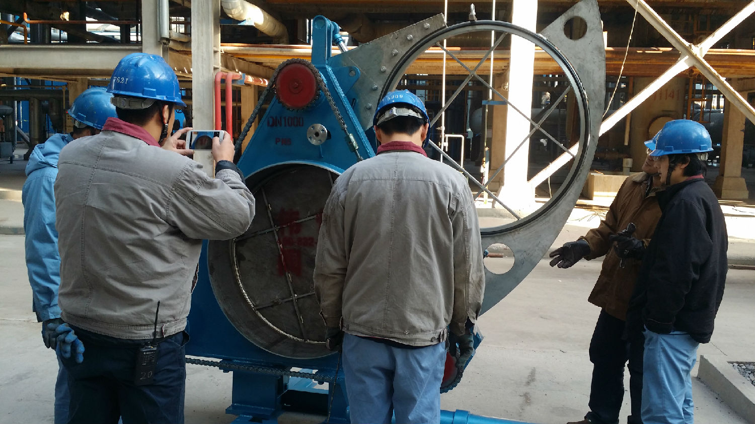 齊翔技術(shù)人員驗收偉恒專利產(chǎn)品